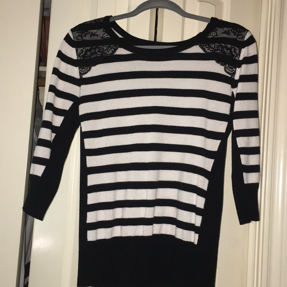 Striped black and white 2/4 length sleeve top